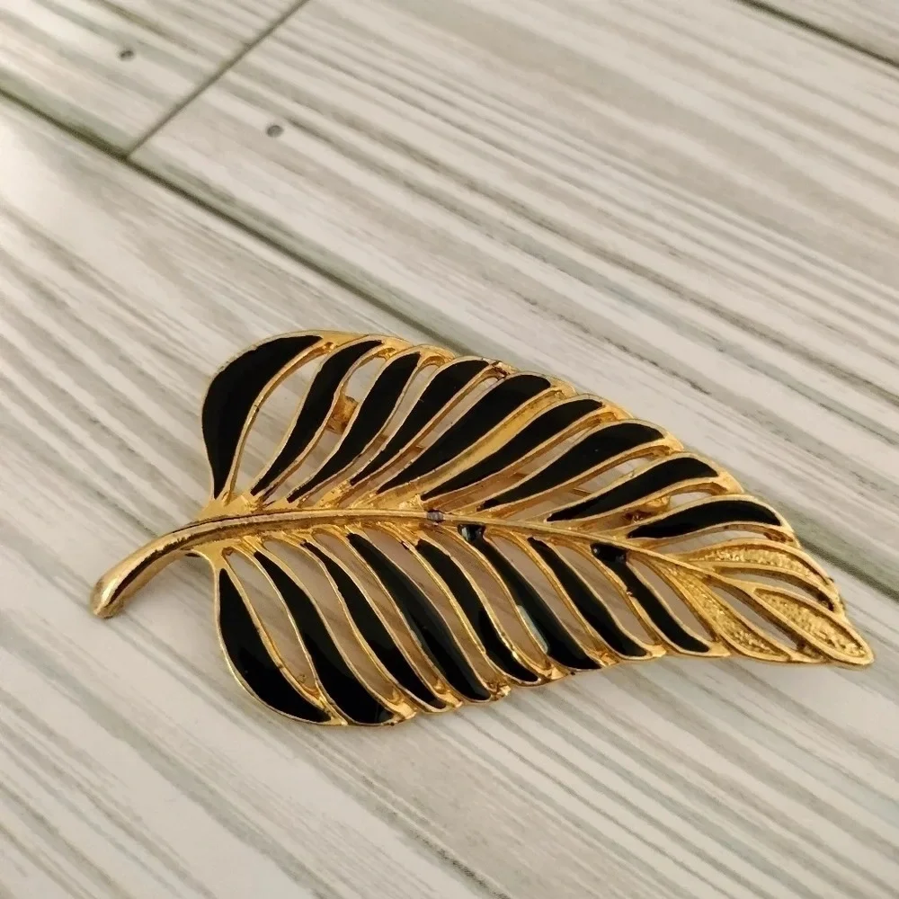 Vintage Black Enamel Leaf Brooch Pin Lapel Gold Tone